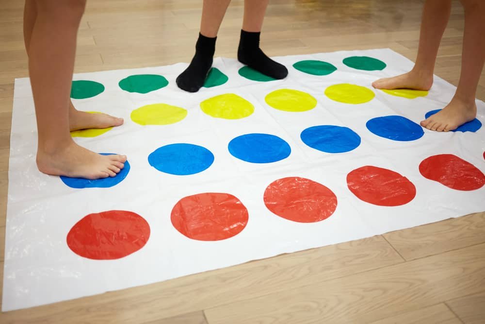 play Twister game in room
