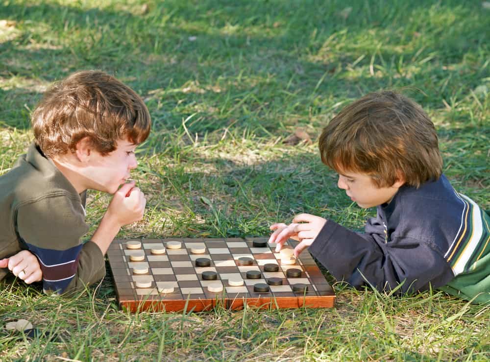 12 Appealing Reasons Why Your Kids Should Play Checkers (Draughts