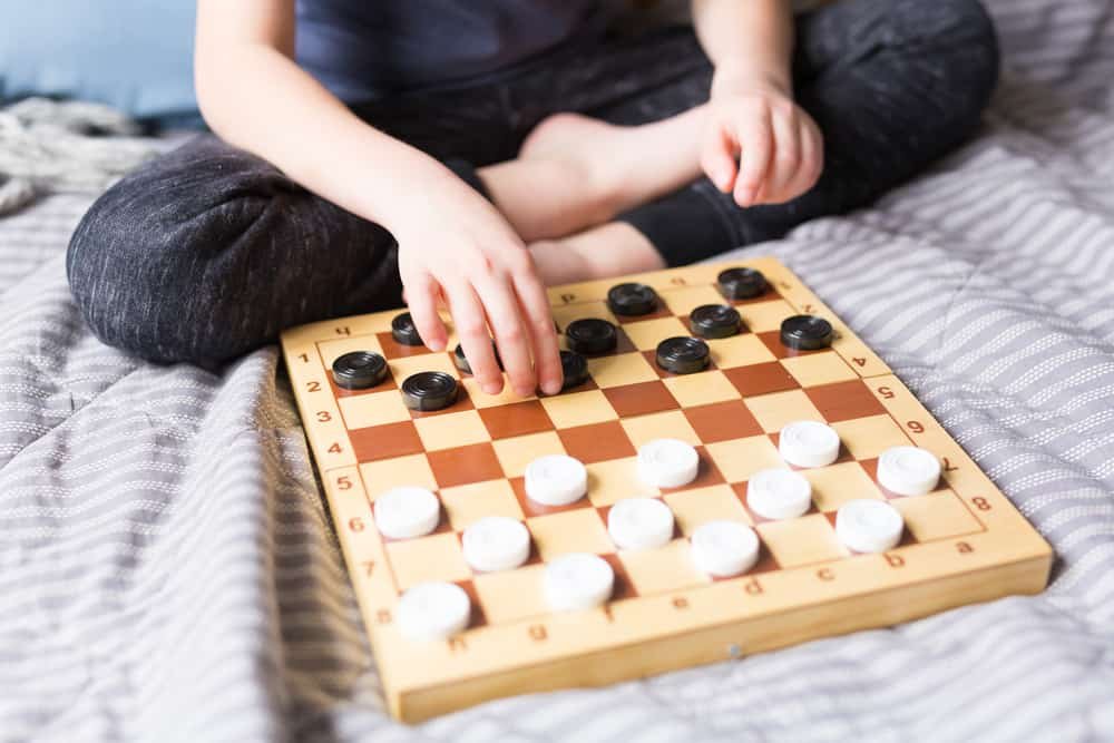 12 Appealing Reasons Why Your Kids Should Play Checkers Draughts Gamesver