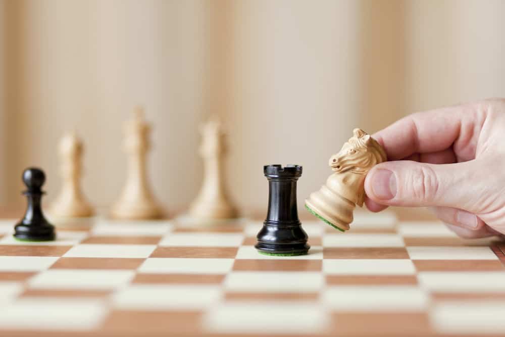 Chess vs. Checkers (Draughts): 7 Similarities & 7 Differences - Gamesver